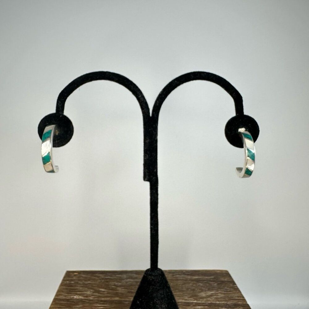950 Silver Malachite & Mother of Pearl Peruvian Inlay Huggie Hoop Earrings 7/8”